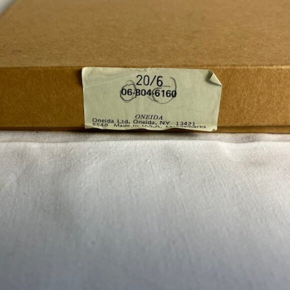 8 Vintage Oneida Silversmiths 6"  Silver Plated Dessert, tea plate # 06-804-6160 - Picture 5 of 6